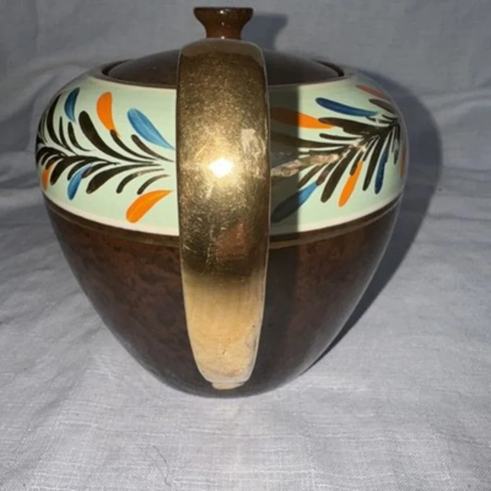 Vintage Gibsons 4 Cup Tea Pot Hand Painted Details Gold Spout/Handle England.